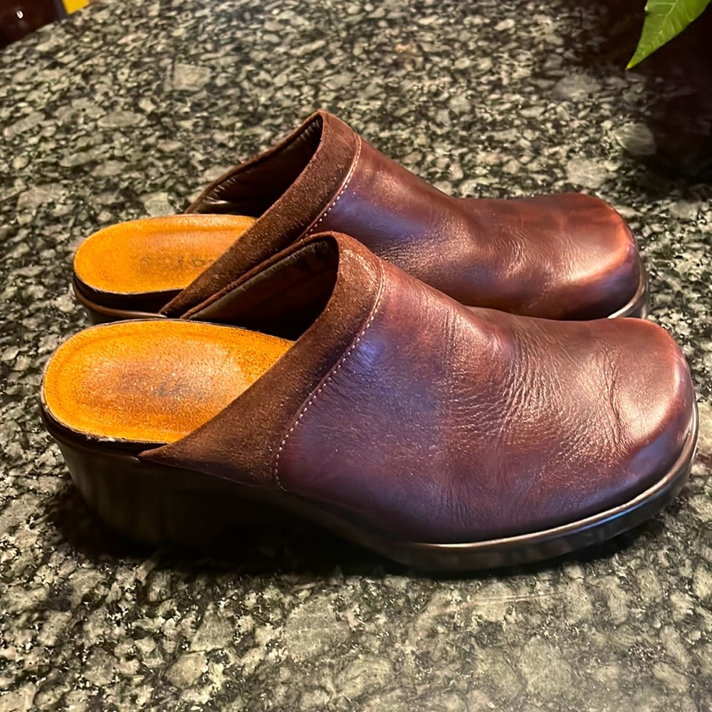 NAOT Womens Wedge Clogs/Mule in bronze color leather‎ sz 40